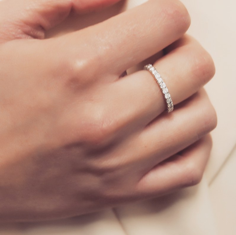 Should you Custom-Design your Wedding Band or Choose it from a Catalog