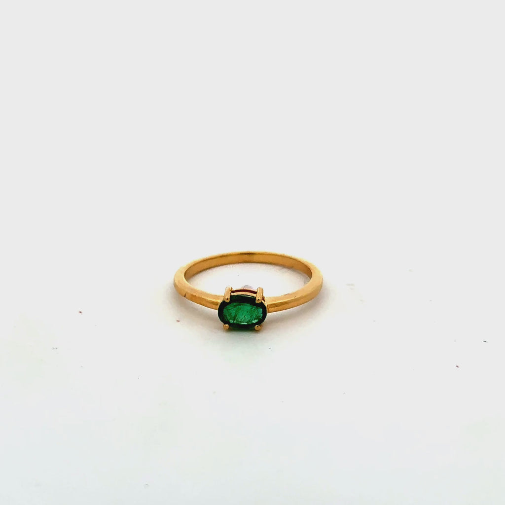 Oval Cut Emerald Solitaire Ring (0.41 ct.) 4-Prongs Setting in 14K Gold