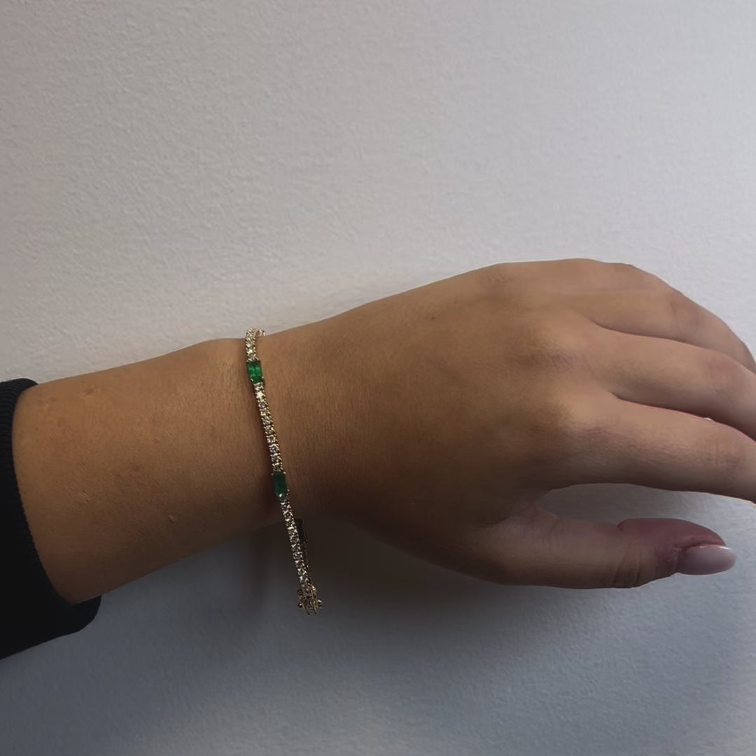 Alternate Diamond & Elongated Emerald Cut Emerald Tennis Bracelet (4.95 ct.) 4-Prongs Setting in 14K Gold