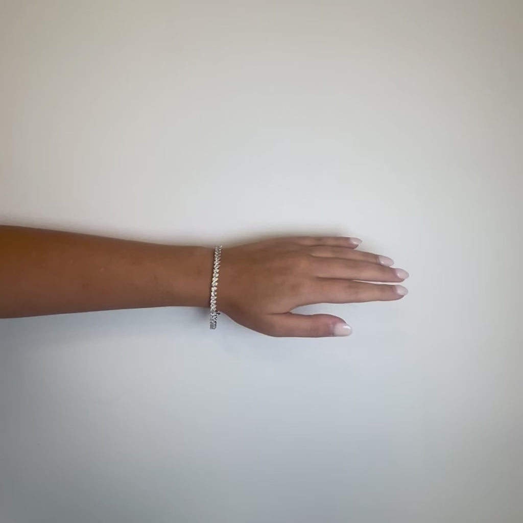 Slanted Pear Shape Diamond Tennis Bracelet (9.50 ct.) in 18K Gold