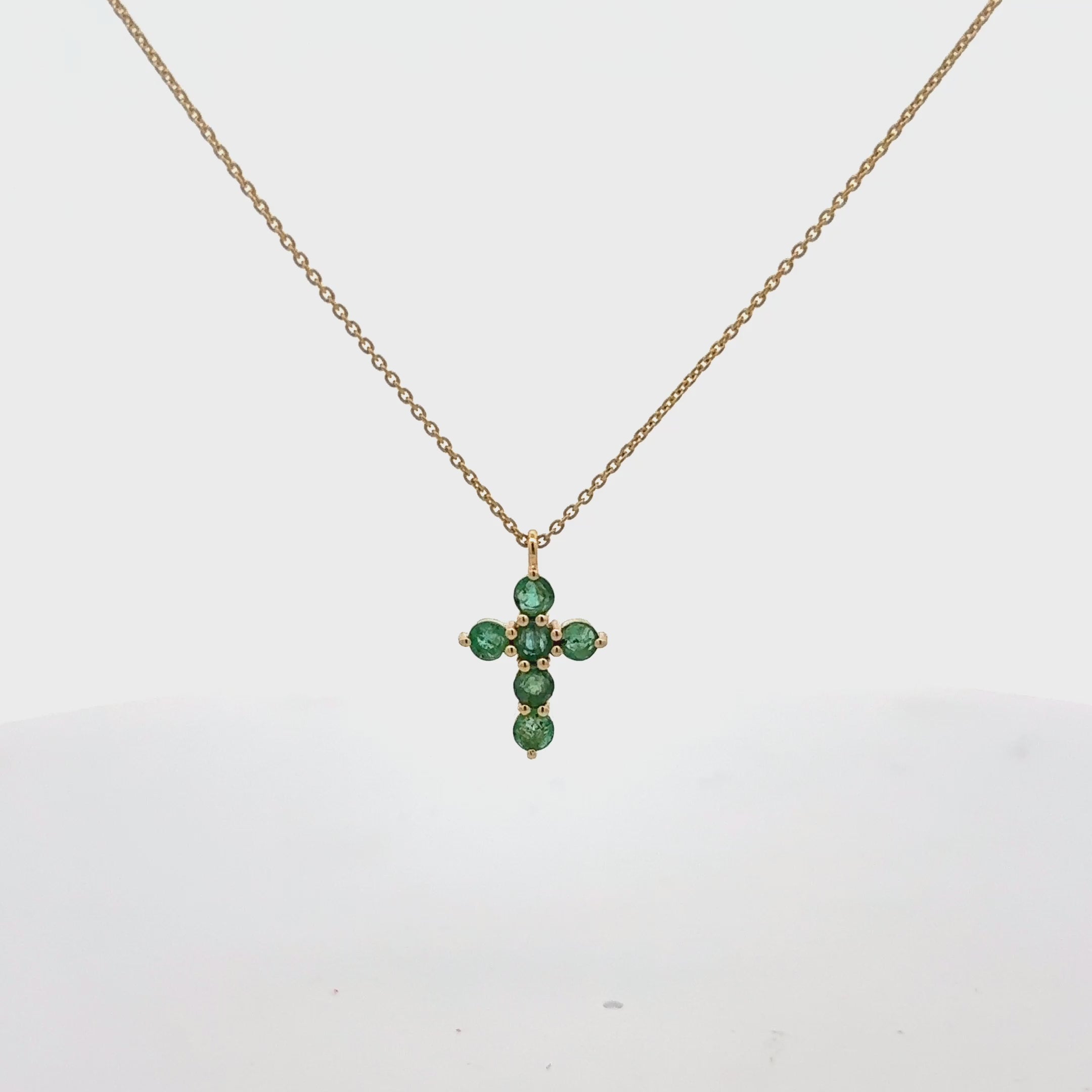 グリーン ペンダントチャーム　14K Emerald Cross Necklace (0.70 ct.) in 14K Gold – Capucelli