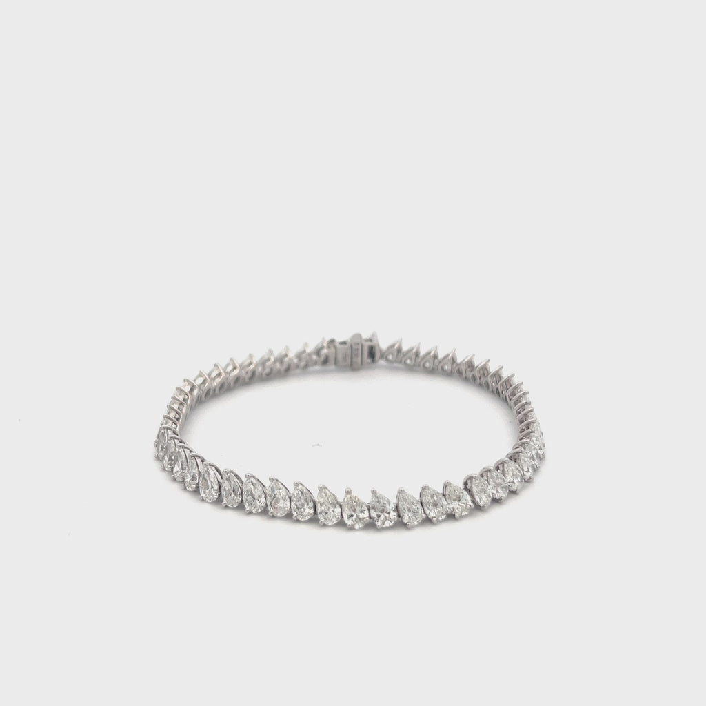 Slanted Pear Shape Diamond Tennis Bracelet (9.50 ct.) in 18K Gold