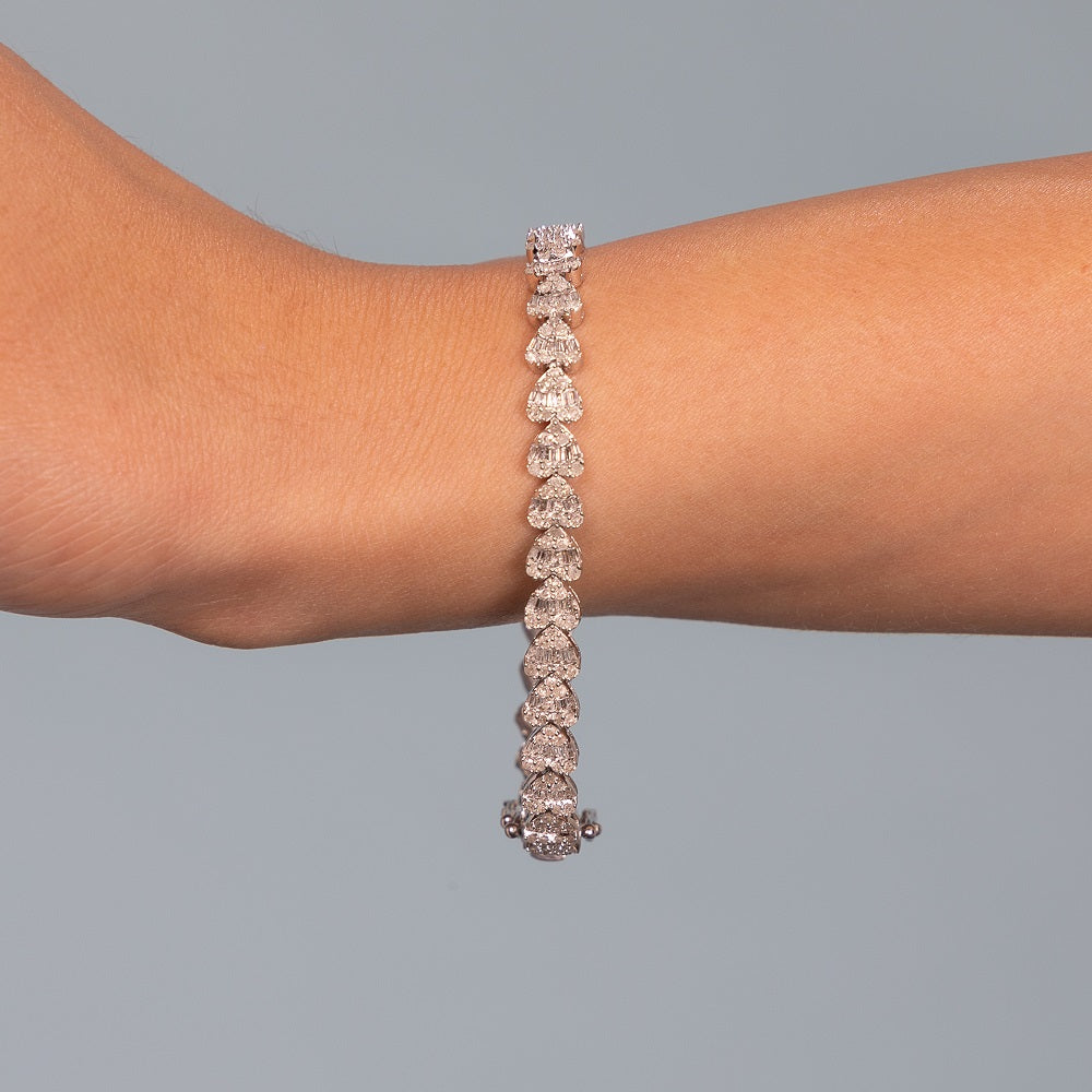 Natural Diamonds Heart Shape Tennis Bracelet ( 2.80 ct. t.w. ) in solid 14k Gold