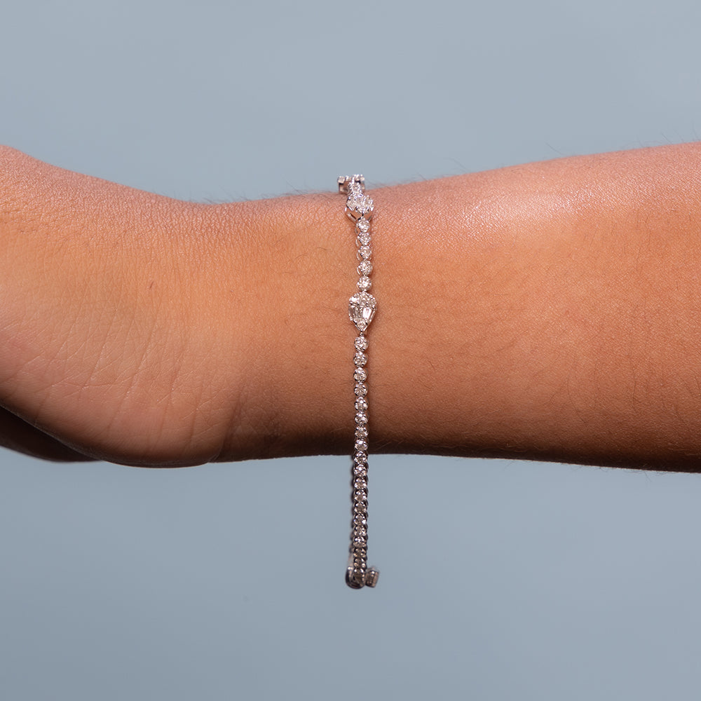 Round & Baguette Diamonds Pear Shape Tennis Bracelet (1.50 ct.) Buttercup Setting in 14K Gold